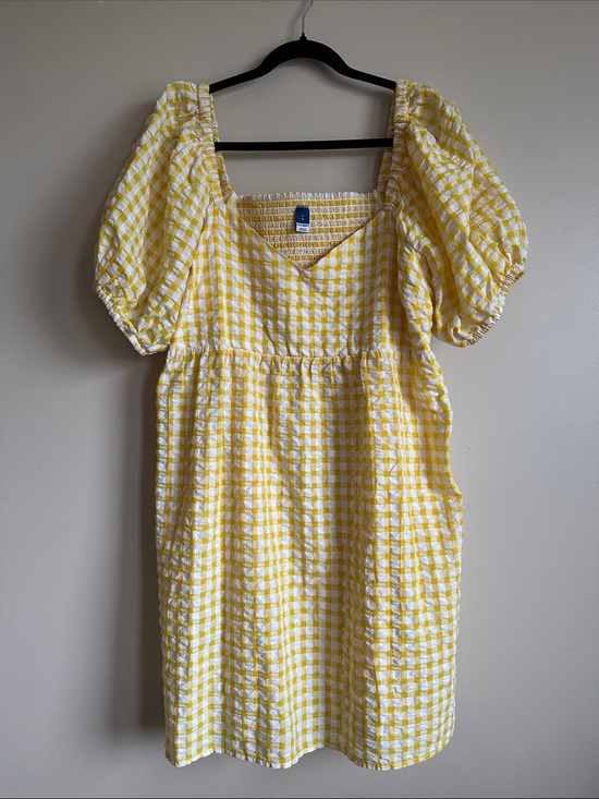Old Navy Dresses & Skirts - Old Navy Yellow and White Gingham Smocked Dress